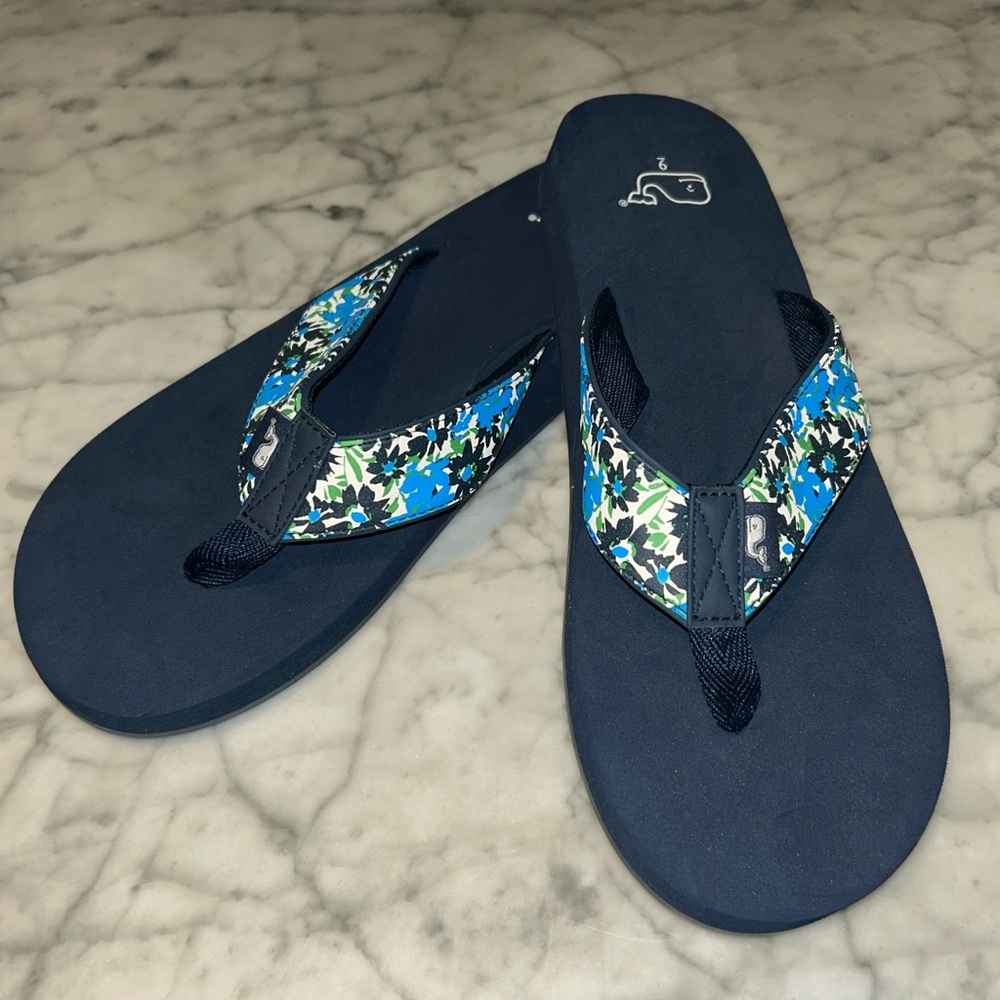 Vineyard Vines Navy and Patterned Sandals NWOB